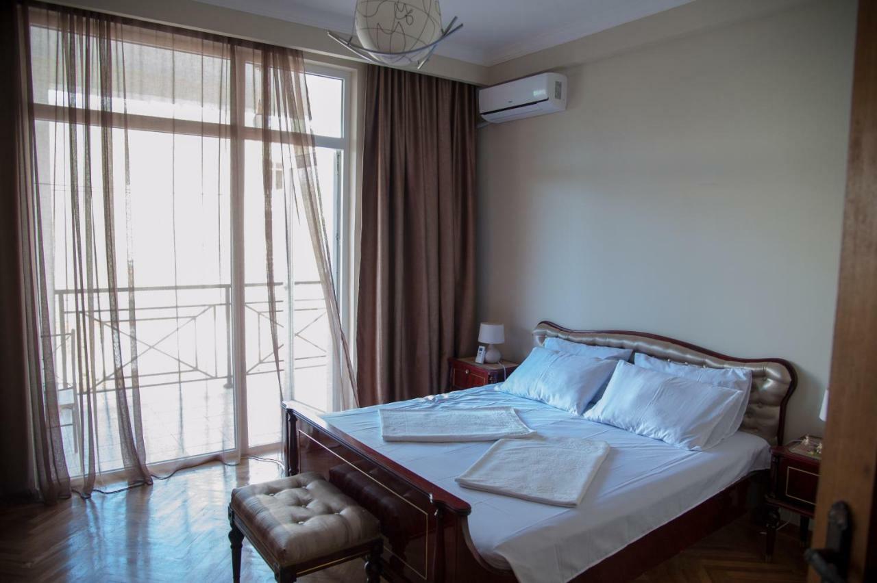 Cozy Guest House In Old Batumi Exterior photo