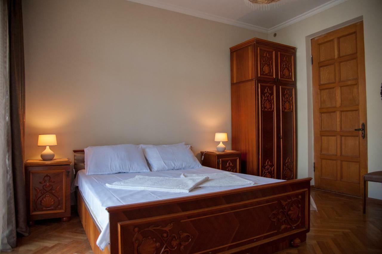 Cozy Guest House In Old Batumi Exterior photo